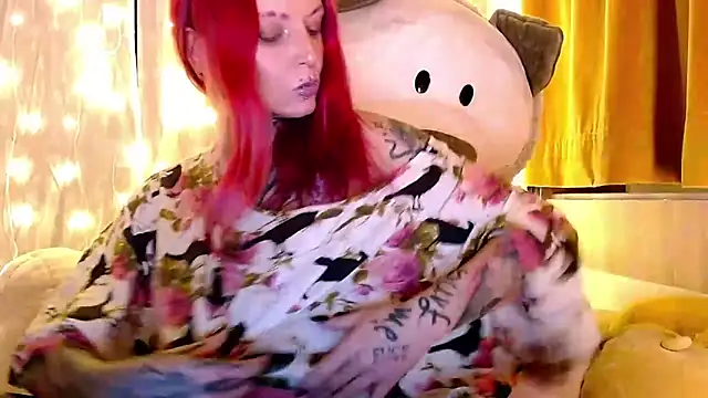 Snapshot of InesGold chatting on December 4, 2025, 7:18 am InesGold online show from December 4, 2025, 7:18 am