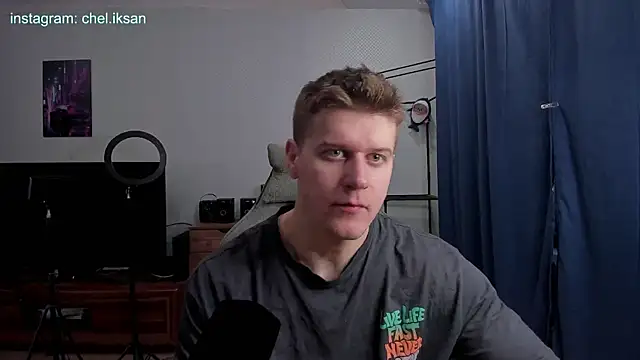 Snapshot of Bruno_Banani chatting on February 17, 2025, 1:00 pm Bruno Banani online show from February 17, 2025, 1:00 pm