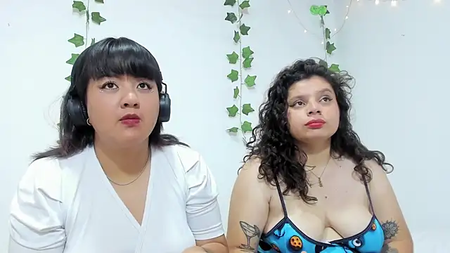 Snapshot of Karol_IsabelCouple chatting on March 18, 2025, 12:08 am Karol IsabelCouple online show from March 18, 2025, 12:08 am