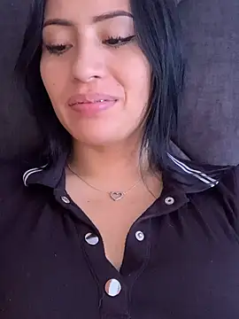 Sara luna  online show from December 29, 2024, 2:31 pm