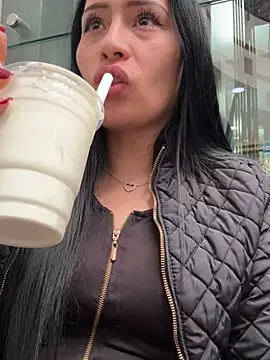 Sara luna  online show from January 6, 2025, 4:02 pm