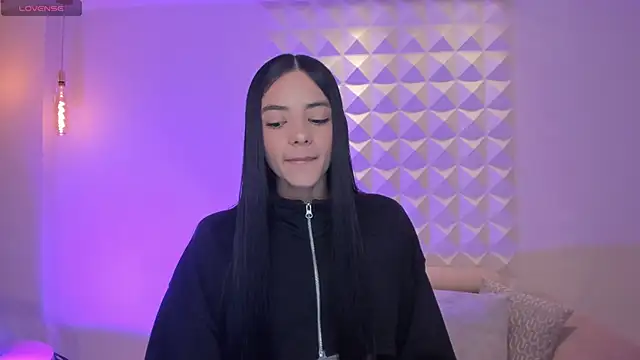 HannahJamesX online show from November 16, 2025, 5:06 pm