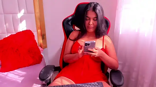 MadelineJackson online show from November 29, 2025, 8:31 pm