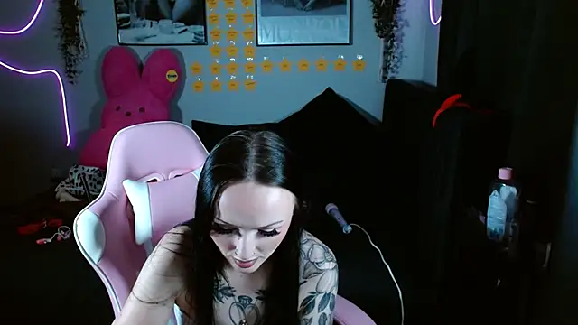ChampagneMoon online show from July 6, 2026, 8:22 pm