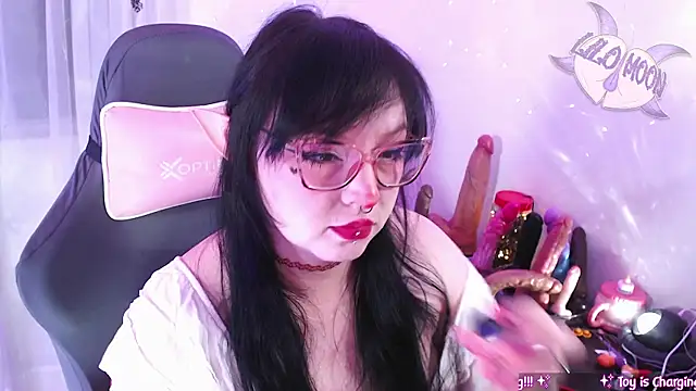LiloMoon69 online show from May 18, 2026, 4:01 am