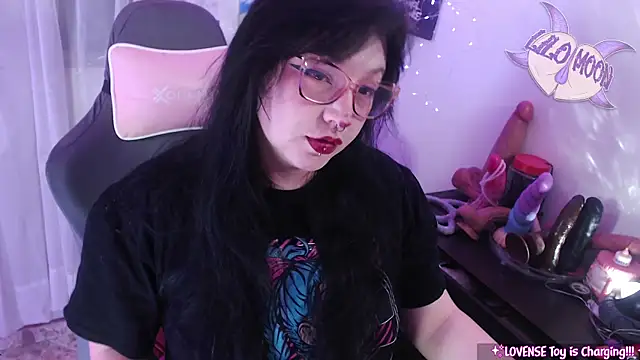 LiloMoon69 online show from June 5, 2026, 6:40 am