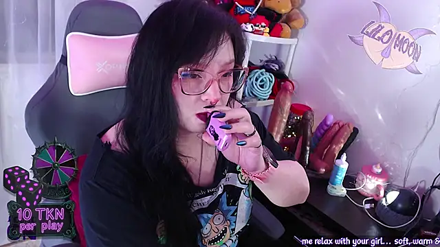 LiloMoon69 online show from November 28, 2025, 1:11 pm