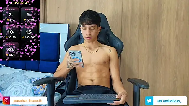 Snapshot of _CamiloBass chatting on February 7, 2026, 8:06 pm CamiloBass online show from February 7, 2026, 8:06 pm