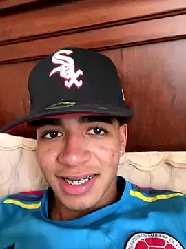 Snapshot of JoanG10 chatting on October 7, 2025, 9:27 pm JoanG10 online show from October 7, 2025, 9:27 pm