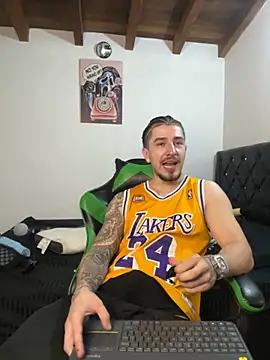 Valentino Xander online show from November 7, 2025, 11:30 pm