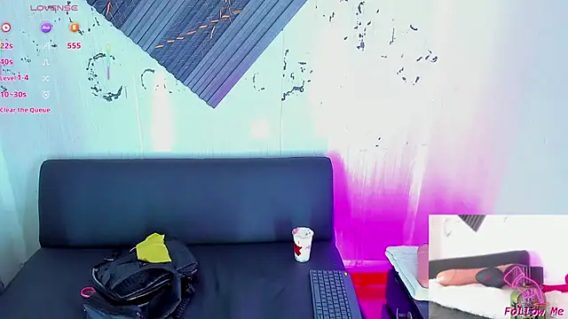 Piggy Eddy online show from November 24, 2025, 8:42 pm