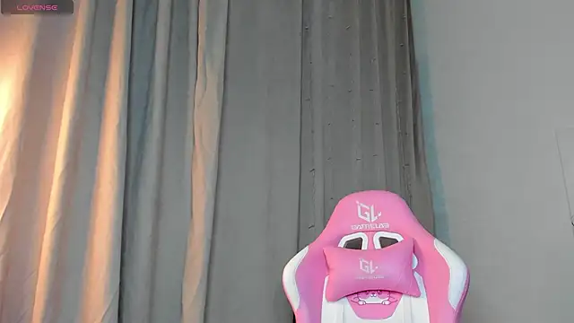 Nicole Charm online show from March 1, 2025, 8:10 pm