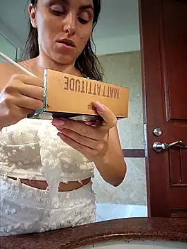 Izabella Bella online show from February 2, 2026, 6:56 am