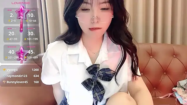 NickiBloom online show from February 17, 2025, 6:20 am