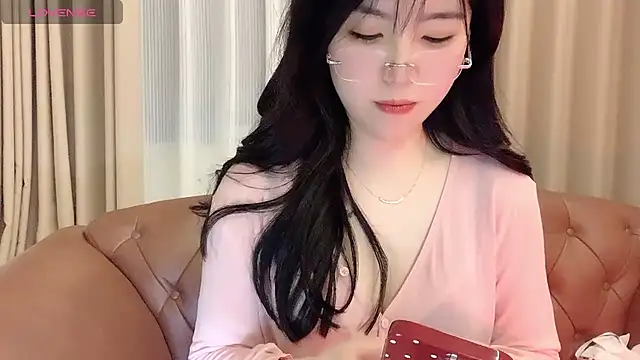 NickiBloom online show from February 21, 2025, 11:01 am