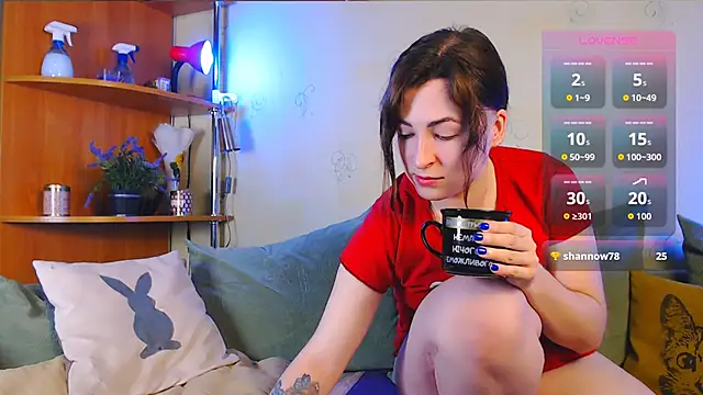 Snapshot of Caroline1995 chatting on October 25, 2025, 7:29 am Caroline1995 online show from October 25, 2025, 7:29 am