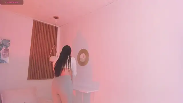 Snapshot of TiffanyWright chatting on January 19, 2026, 1:04 pm TiffanyWright online show from January 19, 2026, 1:04 pm