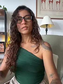 Snapshot of ValeriEvan chatting on June 3, 2026, 6:56 pm ValeriEvan online show from June 3, 2026, 6:56 pm