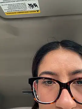 Snapshot of ValeriEvan chatting on May 11, 2026, 6:05 pm ValeriEvan online show from May 11, 2026, 6:05 pm