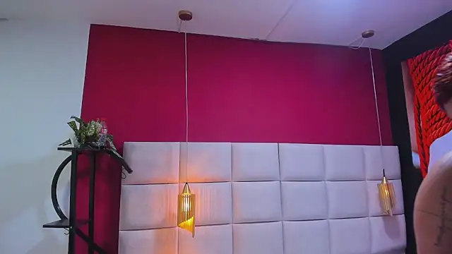 Amberluy online show from April 17, 2026, 7:49 pm