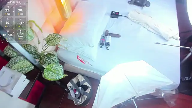 Snapshot of Amberluy chatting on December 3, 2025, 8:19 pm Amberluy online show from December 3, 2025, 8:19 pm