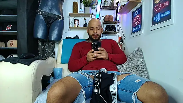 Snapshot of Leenar_Key chatting on July 5, 2026, 10:33 am Leenar Key online show from July 5, 2026, 10:33 am