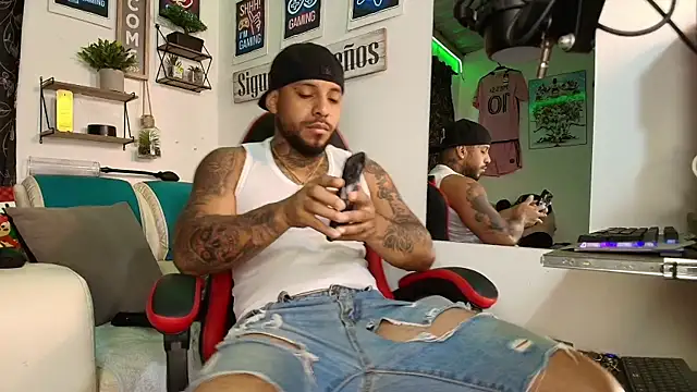 Leenar Key online show from November 1, 2025, 3:17 pm