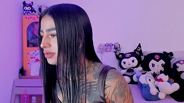 Snapshot of shadowcatt_ chatting on December 3, 2025, 9:25 pm shadowcatt online show from December 3, 2025, 9:25 pm