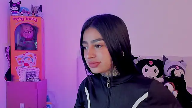 Snapshot of shadowcatt_ chatting on December 19, 2025, 8:44 pm shadowcatt online show from December 19, 2025, 8:44 pm