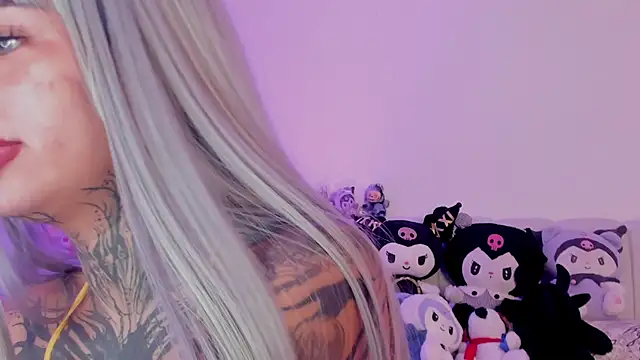 Snapshot of shadowcatt_ chatting on November 17, 2025, 8:02 pm shadowcatt online show from November 17, 2025, 8:02 pm