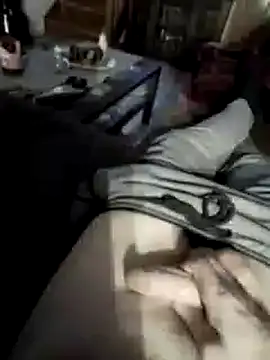 udoschreiber110265 online show from December 16, 2024, 4:05 pm