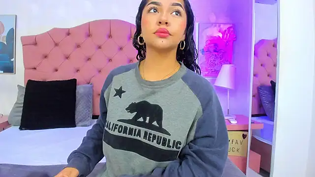 Snapshot of VictoriaBlakee chatting on February 19, 2025, 12:11 pm VictoriaBlakee online show from February 19, 2025, 12:11 pm