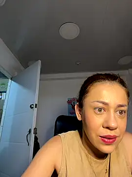 AnnbellaRosse online show from September 9, 2025, 4:16 pm