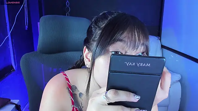 TifanyWhite  online show from March 4, 2025, 8:38 pm