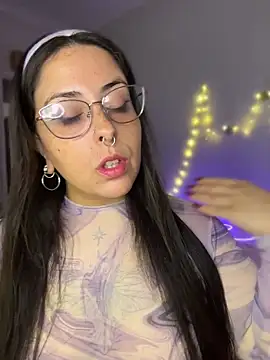 Mizztikaa online show from April 20, 2026, 5:14 pm