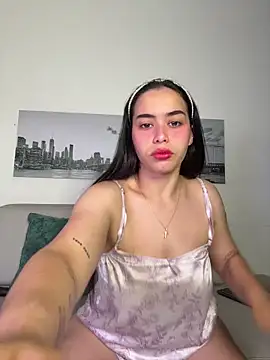 SophieRoyals online show from June 4, 2026, 1:05 pm