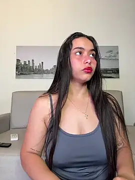 SophieRoyals online show from June 17, 2026, 1:43 pm