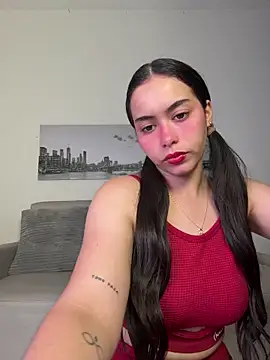 SophieRoyals online show from June 19, 2026, 1:28 pm