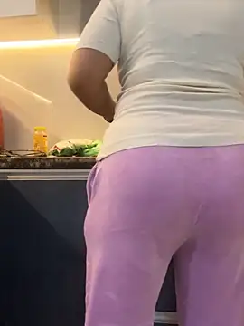 Diya Chopra online show from November 3, 2025, 4:28 am