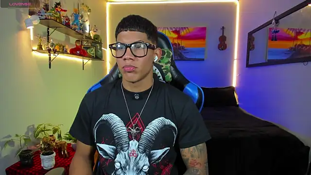 Damian latinxxx online show from July 17, 2026, 9:06 am
