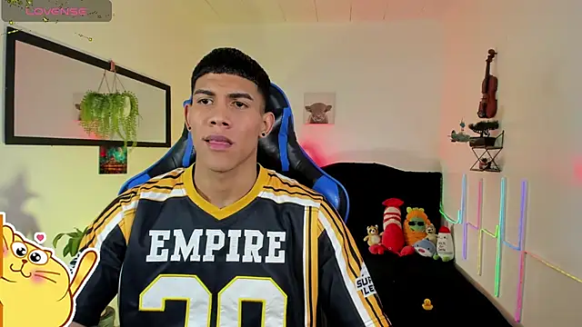 Snapshot of Damian_latinxxx chatting on March 2, 2026, 5:08 am Damian latinxxx online show from March 2, 2026, 5:08 am