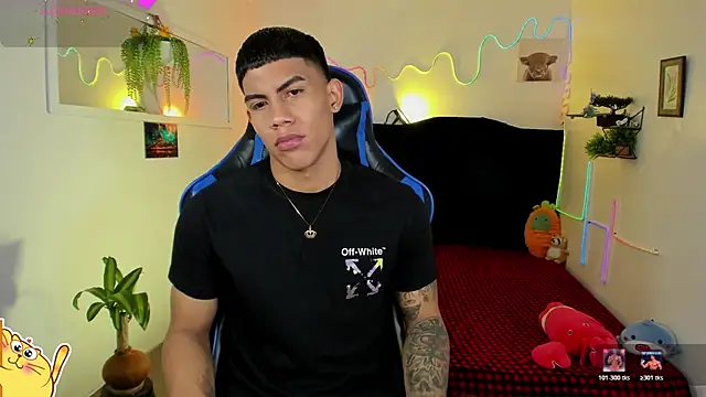 Snapshot of Damian_latinxxx chatting on February 19, 2026, 3:03 am Damian latinxxx online show from February 19, 2026, 3:03 am