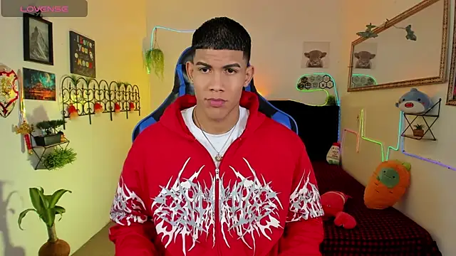 Snapshot of Damian_latinxxx chatting on February 12, 2026, 3:17 am Damian latinxxx online show from February 12, 2026, 3:17 am