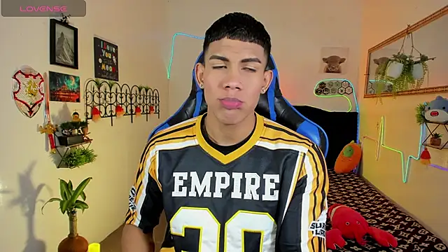 Snapshot of Damian_latinxxx chatting on February 9, 2026, 3:04 am Damian latinxxx online show from February 9, 2026, 3:04 am