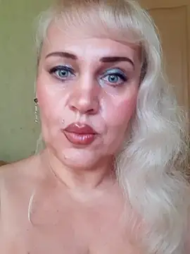 IsabellaBoni online show from February 12, 2025, 8:27 am