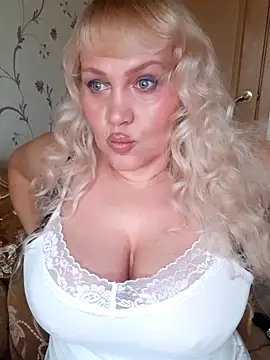 IsabellaBoni online show from April 1, 2026, 6:04 am