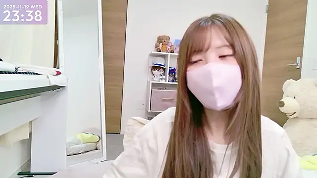 Snapshot of -SHINON- chatting on November 19, 2025, 2:39 pm -SHINON- online show from November 19, 2025, 2:39 pm