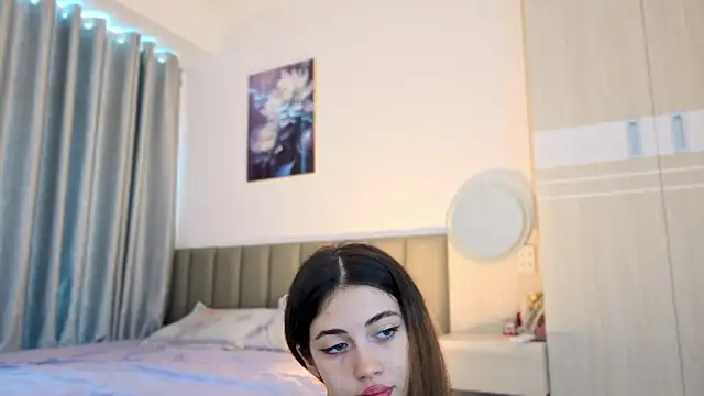 Snapshot of sweety_vikky chatting on June 1, 2026, 12:33 am sweety vikky online show from June 1, 2026, 12:33 am