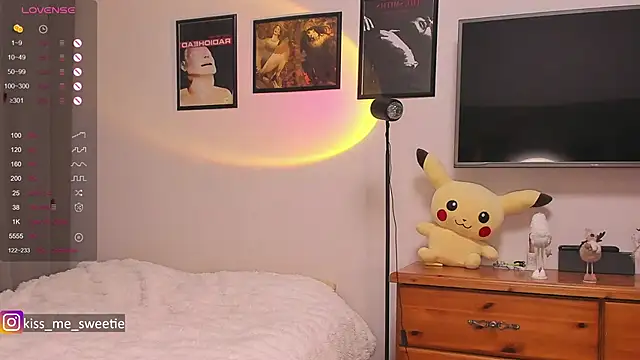 Ashley Mintt online show from December 3, 2025, 9:53 am