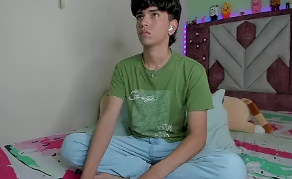 Snapshot of Santy_carrington chatting on December 3, 2025, 8:52 pm Santy carrington online show from December 3, 2025, 8:52 pm